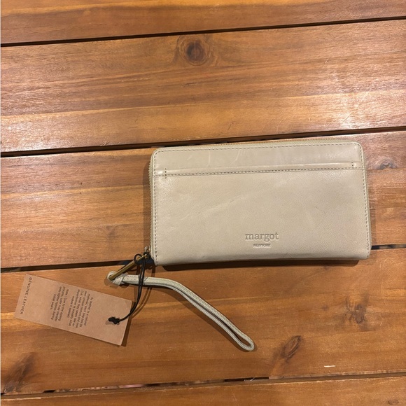 margot Handbags - NWT Margot Leather Gabby Single Zip Around Wallet